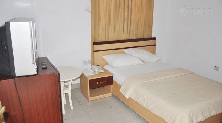 Royal Stay Hotel