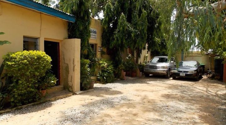 Damji Guest Inn, Damba