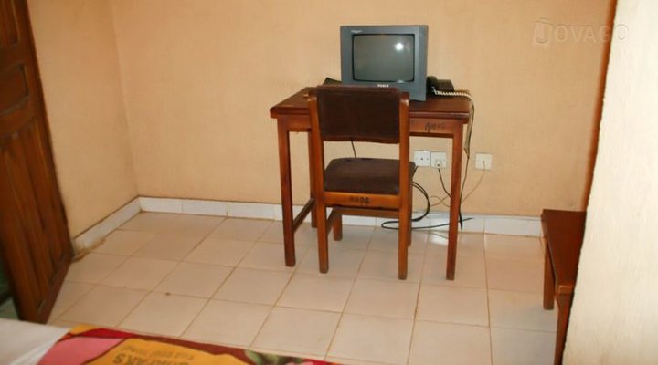 Boafaks Redroof Hotel