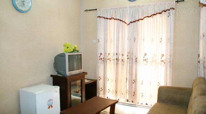 Boafaks Redroof Hotel