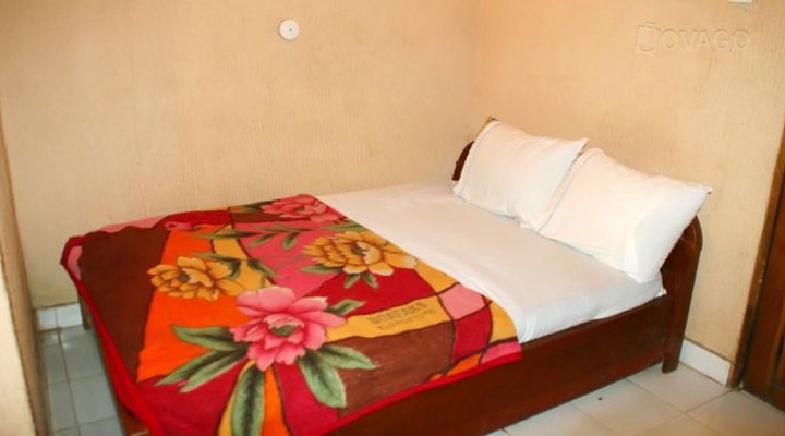 Boafaks Redroof Hotel