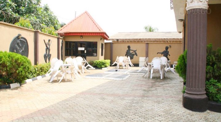 Boafaks Redroof Hotel