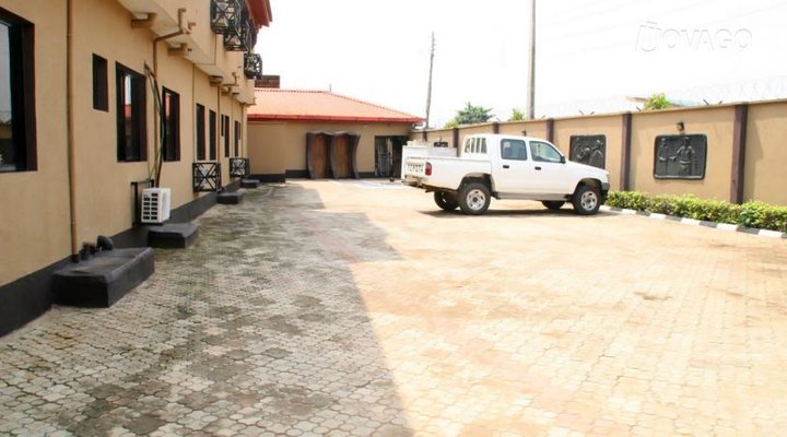 Boafaks Redroof Hotel