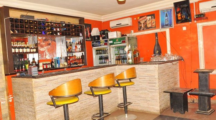 Troy Lounge