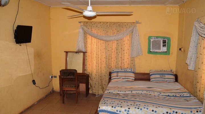 Deregal Suites & Hotel