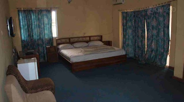Glitter International Guest House