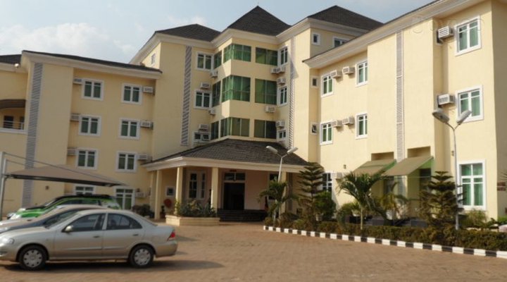 Cosmila Suite and Hotels (Awka)