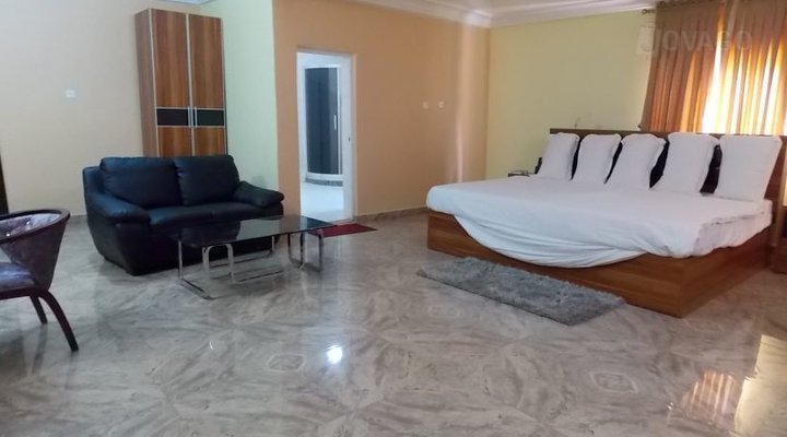 Nelly's Newtown Hotel and Suites