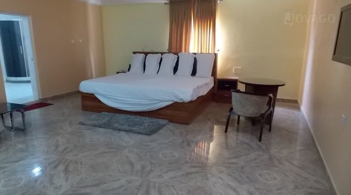 Nelly's Newtown Hotel and Suites