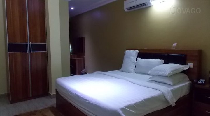 Nelly's Newtown Hotel and Suites