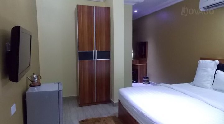 Nelly's Newtown Hotel and Suites