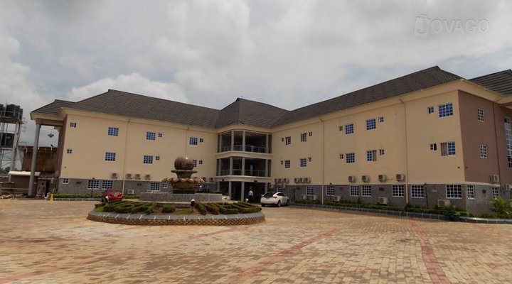 Nelly's Newtown Hotel and Suites