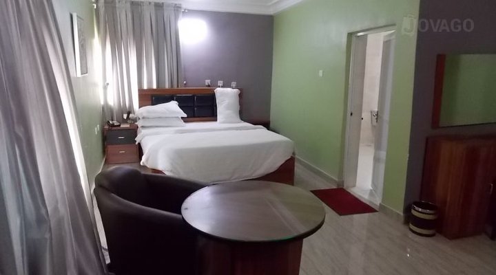 Nelly's Newtown Hotel and Suites