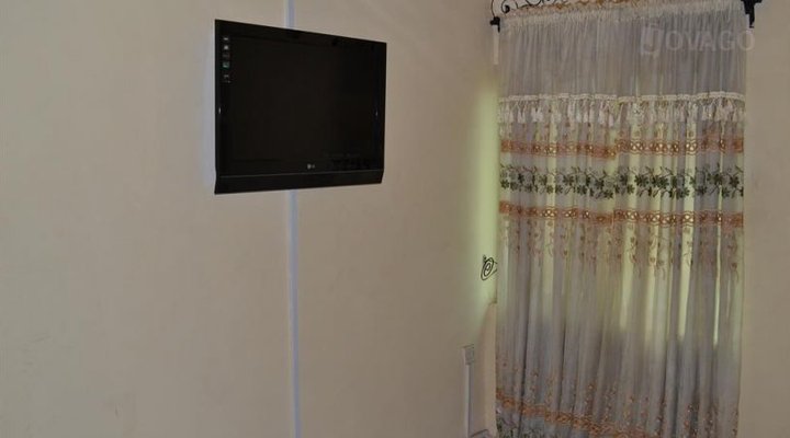 Fast Spring Hotel and Suite