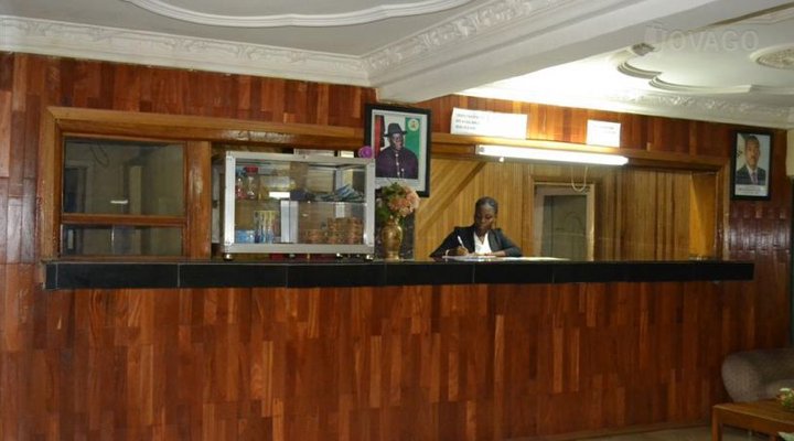 Fast Spring Hotel and Suite