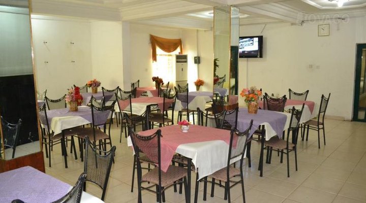 Fast Spring Hotel and Suite