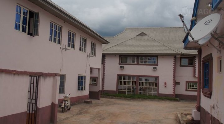 D' Base Hotel, Amasiri