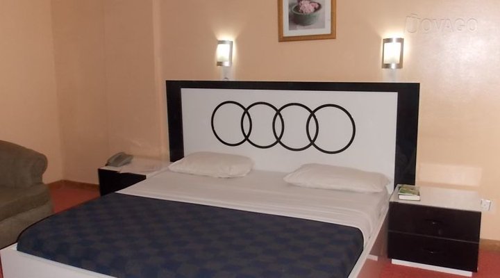 Grace court Hotel & Suites
