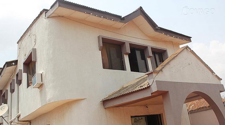 Bamrak Hotel & Suites