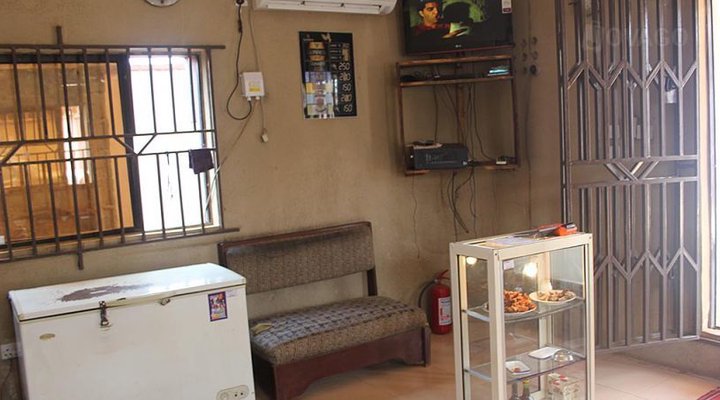 Bamrak Hotel & Suites