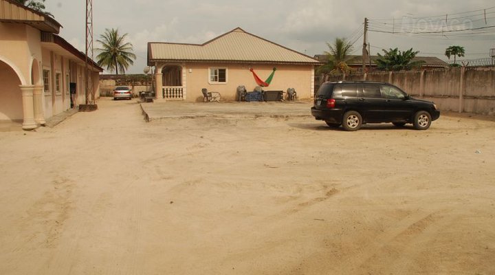 De Kingz Corner Hotel