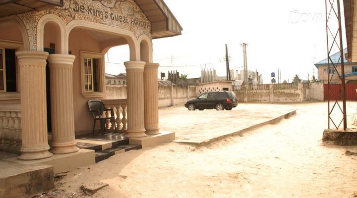 De Kingz Corner Hotel