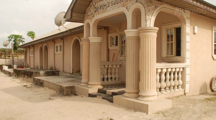 De Kingz Corner Hotel