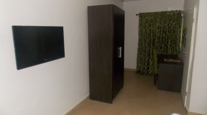 Rolak Hotel