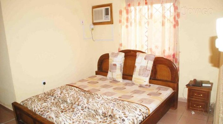 De-Koms Royal Suites (New Site)