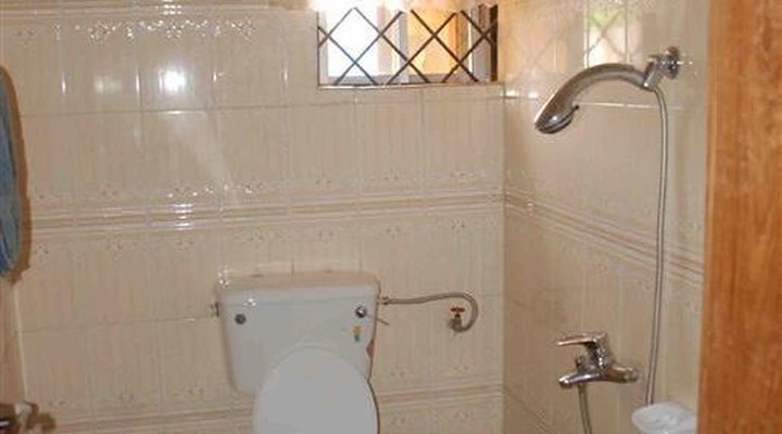 De-Koms Royal Suites (New Site)