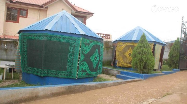 De-Koms Royal Suites (New Site)