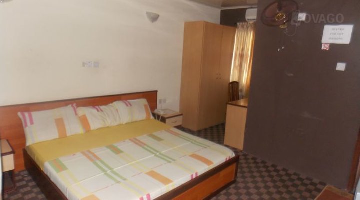 Adebens Place Hotel & Suites