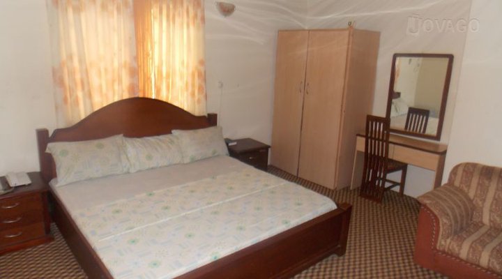 Adebens Place Hotel & Suites