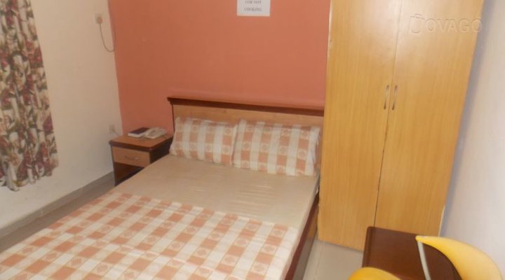 Adebens Place Hotel & Suites