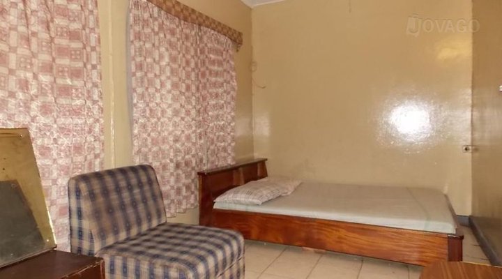 Safety Hotel, Uwani