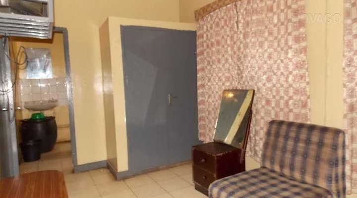 Safety Hotel, Uwani