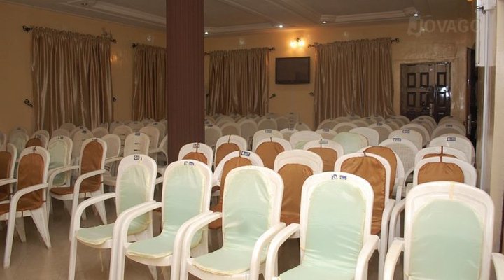 Supreme Hotel & Suites