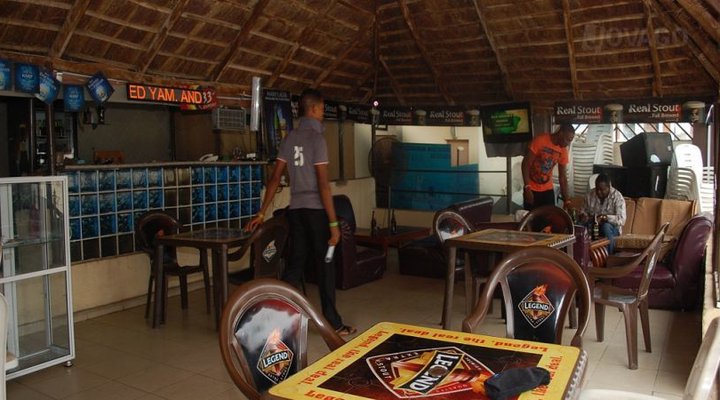 Supreme Hotel & Suites