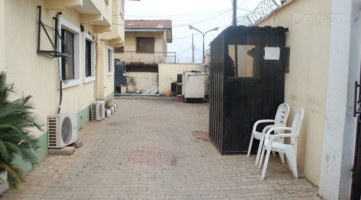 Supreme Hotel & Suites