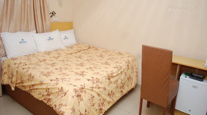 Supreme Hotel & Suites