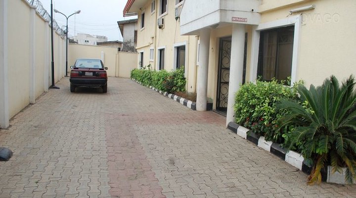 Supreme Hotel & Suites