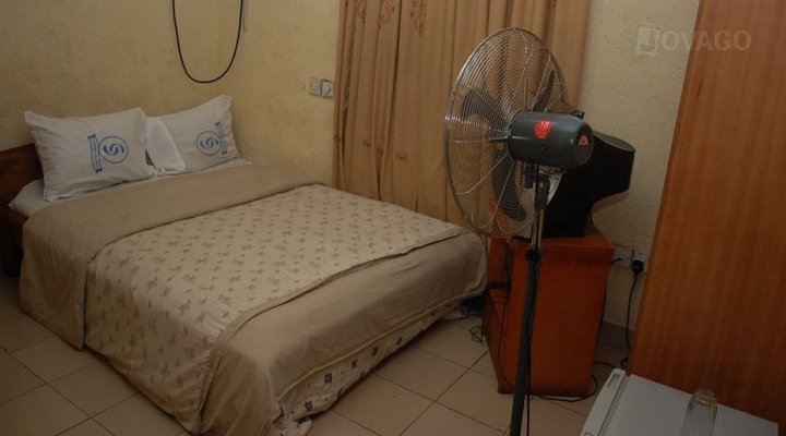 Supreme Hotel & Suites