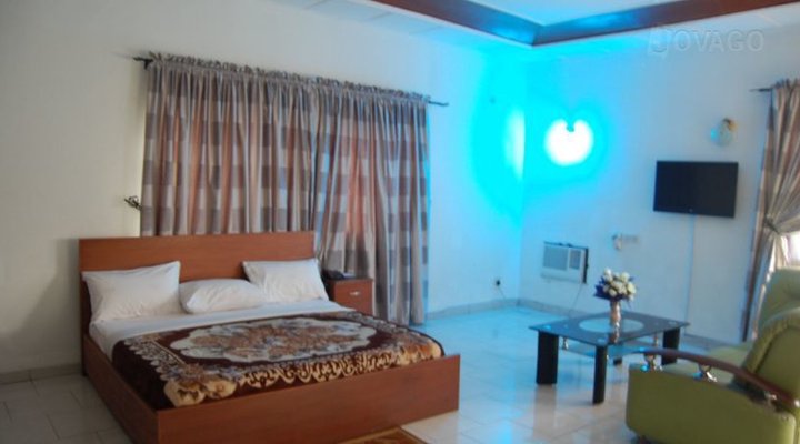 Paragon Suites Annex