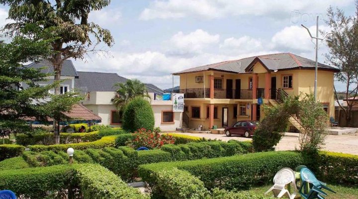 Ajibade Hotel & Gardens