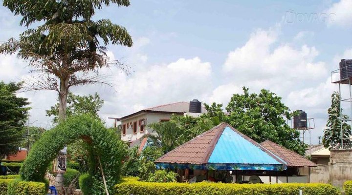 Ajibade Hotel & Gardens