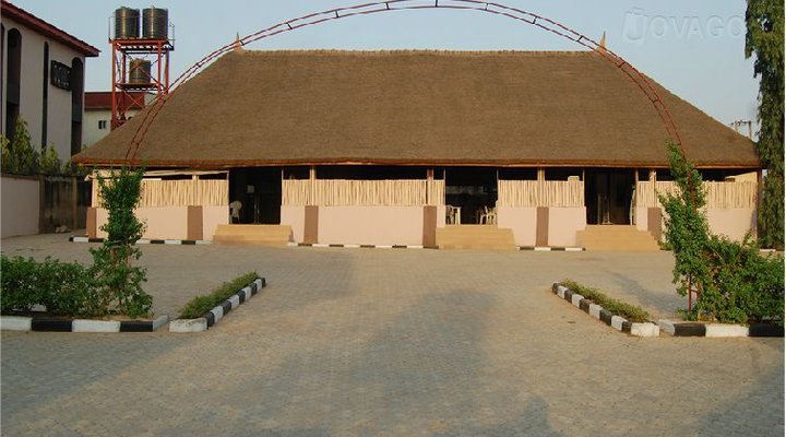 Oasis Grand Hotel And Garden