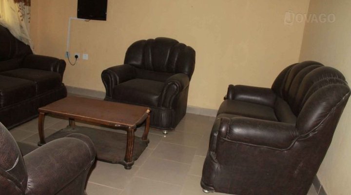 Crownfit Hotel and Suite