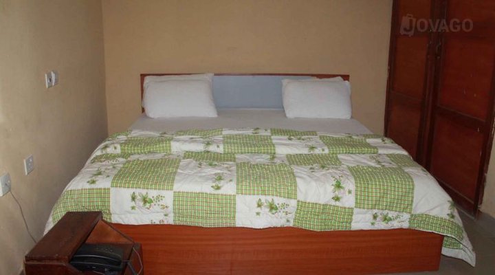 Crownfit Hotel and Suite