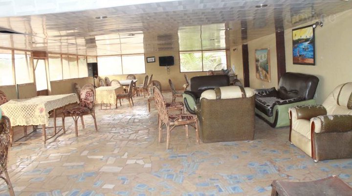 Crownfit Hotel and Suite