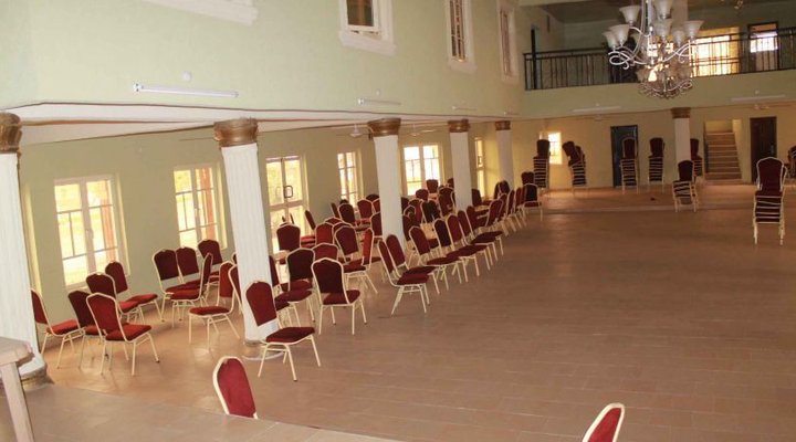 Crownfit Hotel and Suite